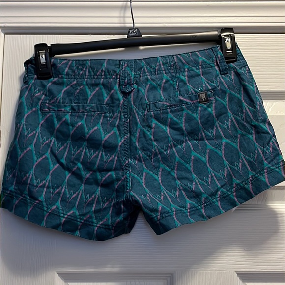 ⭐️SALE⭐️ ⭐️The North Face shorts - Picture 7 of 8